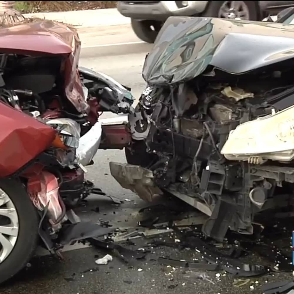 5 died and 5 injured in a car accident in Florida