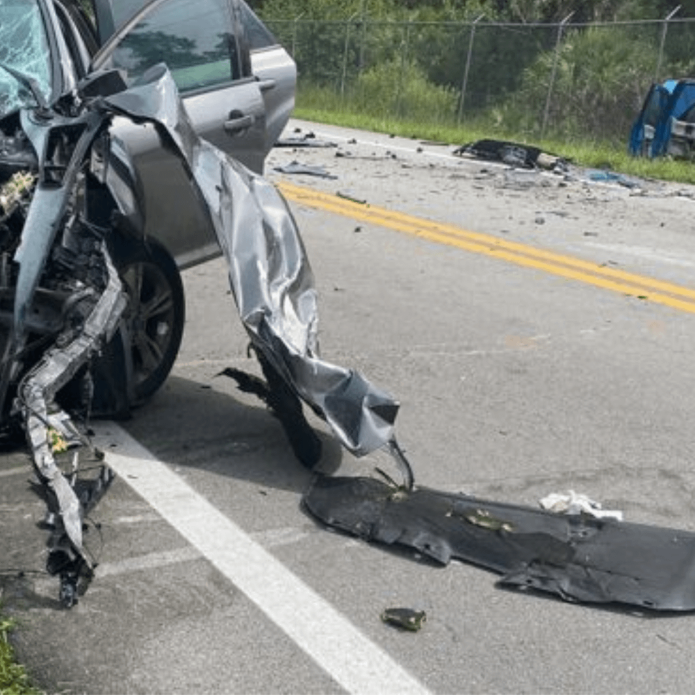 Teen dies in Estero crash